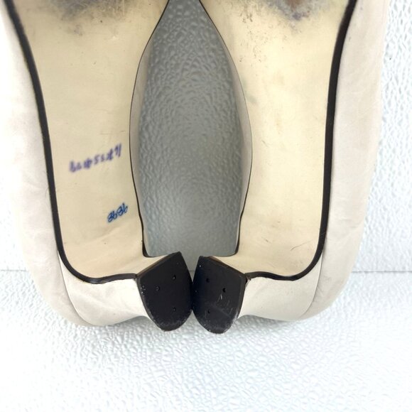 Adrienne 8.5 Womens Bone Leather Heels With Floral Embellishments & Gold Accents - Picture 8 of 16